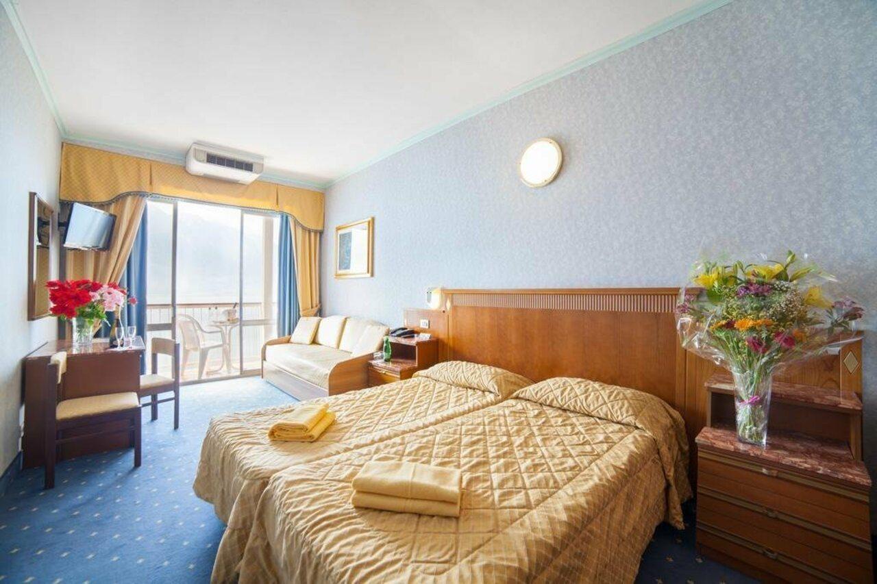 Astor Hotel 4*