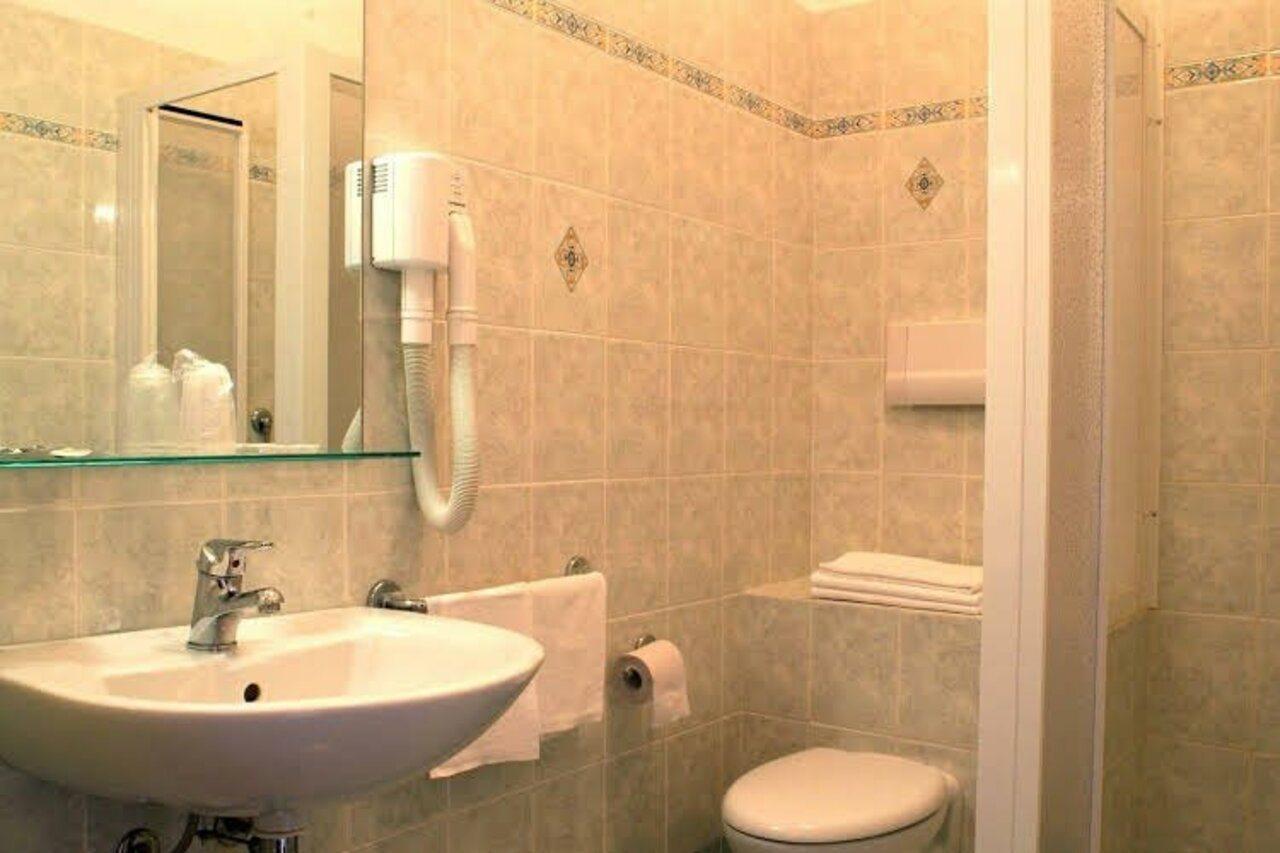 Astor Hotel 4*